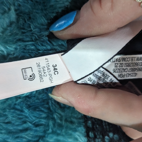 Incredible Victoria Secret Bra 34C NEVER WORN - Picture 2 of 3